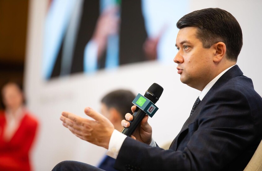 برلماني أوكراني: زيلينسكي يركز جهوده على محاربة منافسيه السياسيين