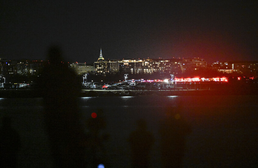 ترامب يطرح سؤالا على برج مراقبة مطار ريغان