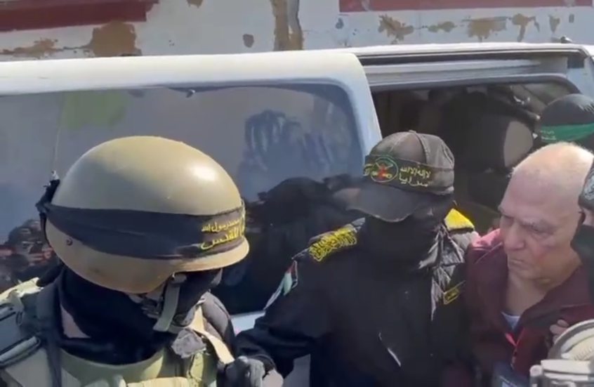 الإفراج عن الأسير الإسرائيلي غادي موزيس وتسليمه للصليب الأحمر