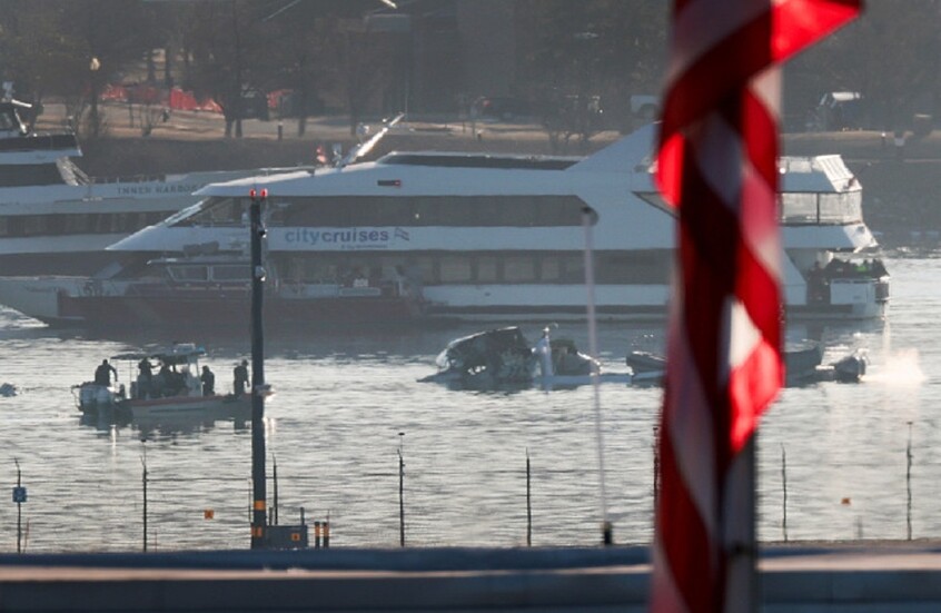 وزير النقل الأمريكي: ترامب لن يرتاح حتى نجيب عن أسئلة أهالي ضحايا كارثة مطار ريغان