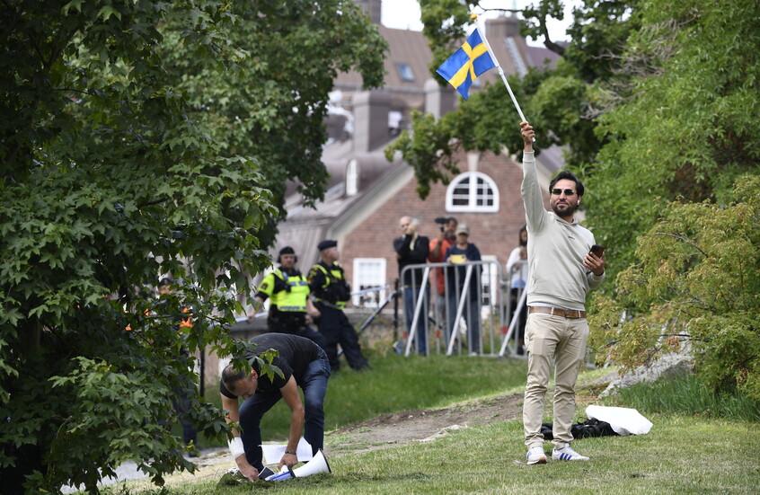 "خطر ارتباط ما حدث بقوة أجنبية".. اعتقال 5 أشخاص في السويد بعد مقتل حارق القرآن سلوان موميكا