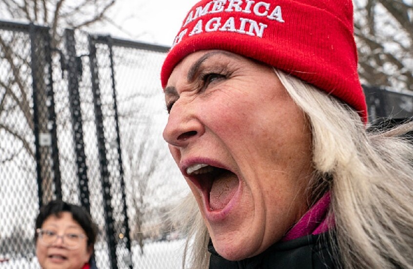عفو ترامب عنها ذهب هباء.. السجن 10 سنوات مجددا لامرأة شاركت في اقتحام الكابيتول