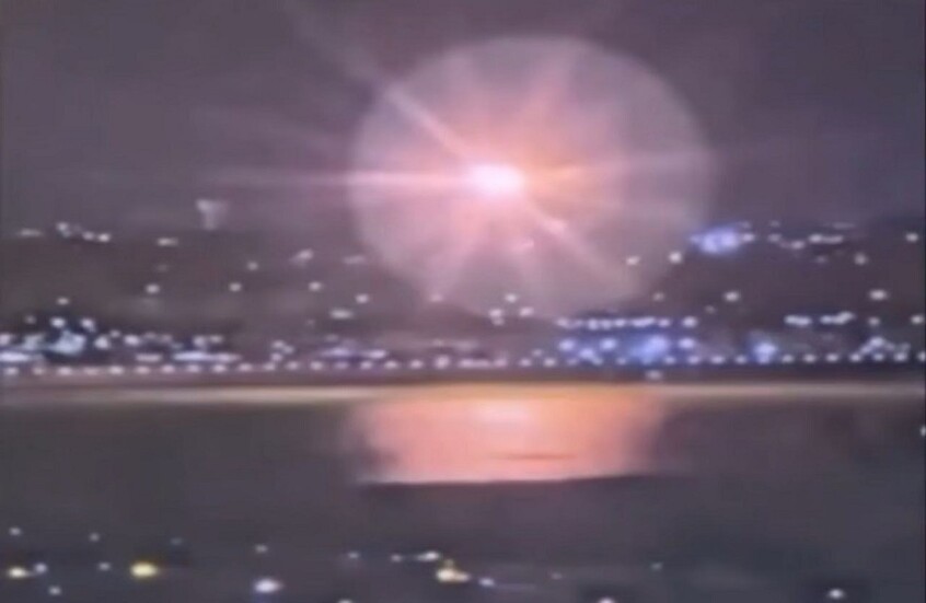 مشاهد قريبة وجديدة للحظة تصادم مروحية عسكرية بطائرة ركاب فوق مطار ريغان بالعاصمة واشنطن