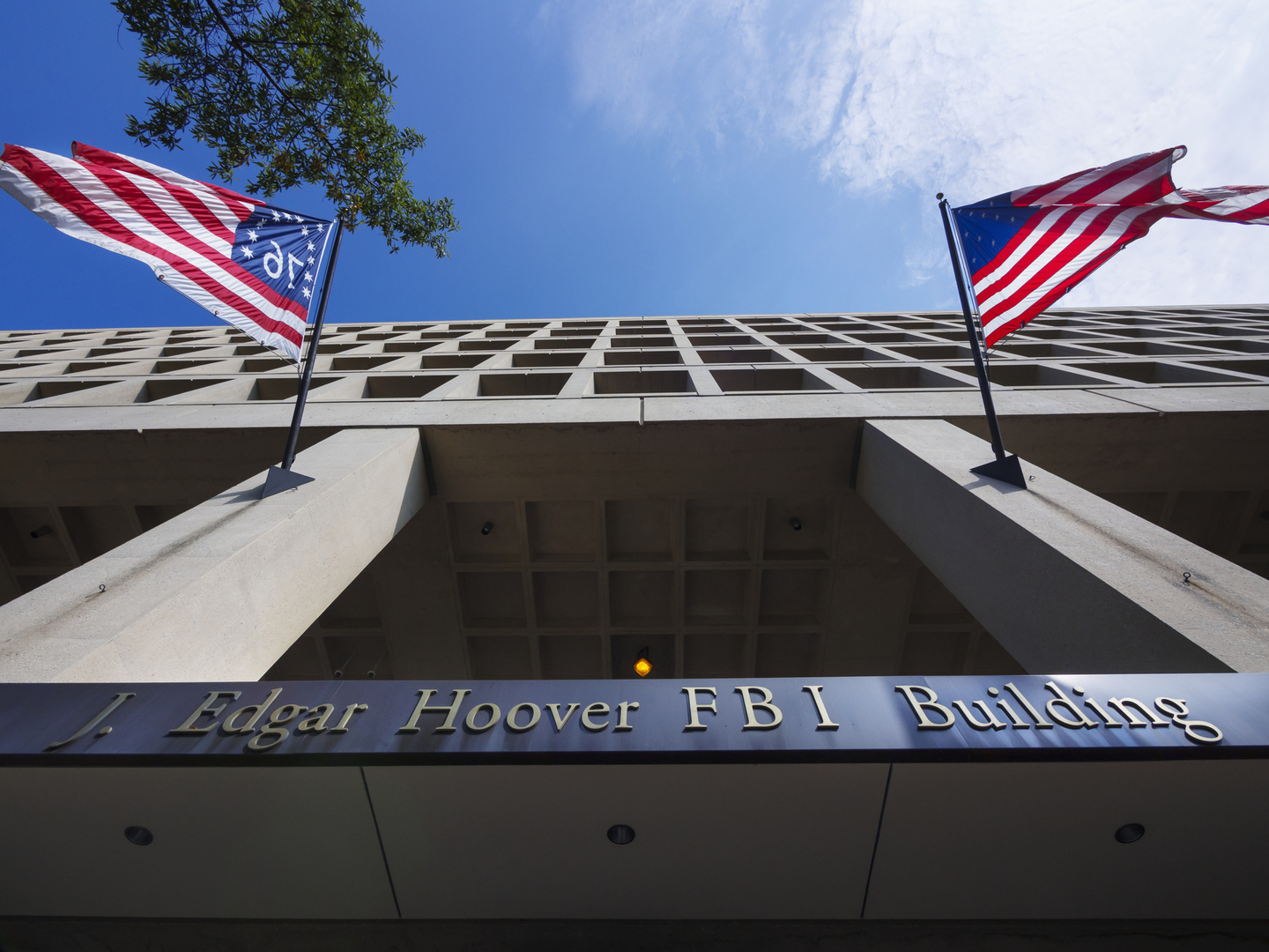 "FBI": لا يوجد حتى الآن أي صلة بين الهجمات الإرهابية في نيو أورليانز ولاس فيغاس