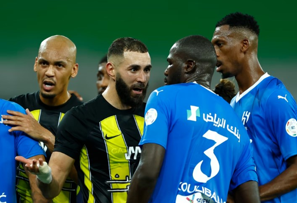 تشكيلة كلاسيكو السعودية.. بنزيما يقود الاتحاد ونيفيز يعود لقائمة الهلال