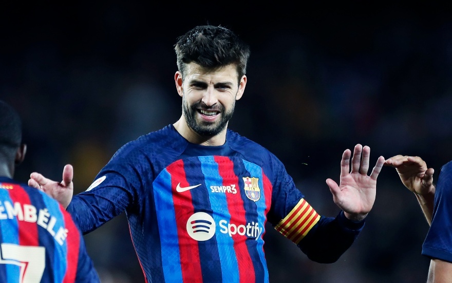 الاعتزال لم يوقفه.. بيكيه يستفز ريال مدريد باحتفاله الشهير أمام كاسياس (فيديو)