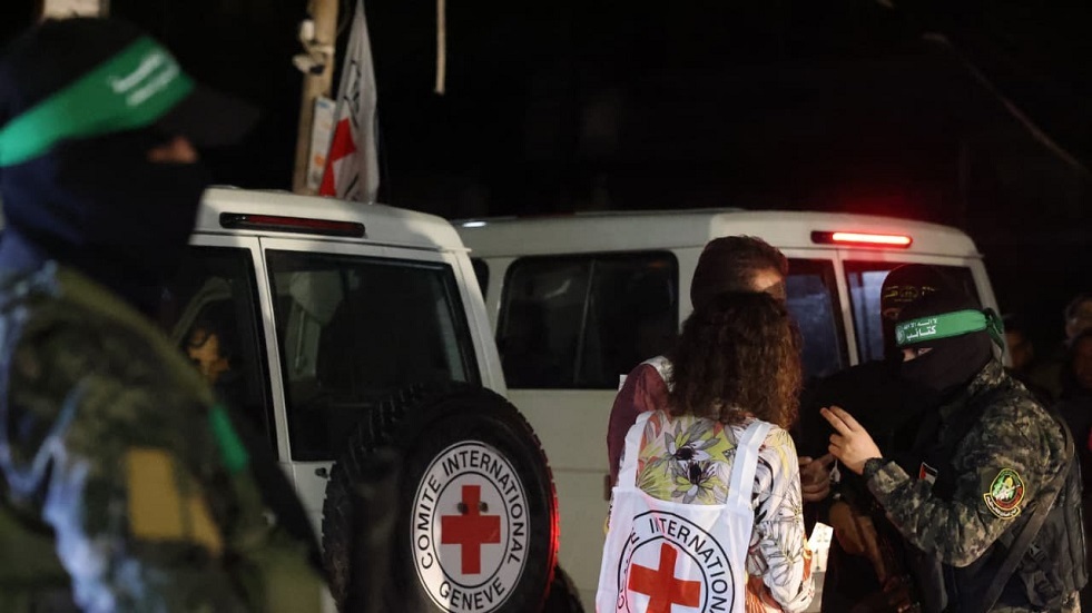 وزير إسرائيلي: غدا سنصوت على صفقة الأسرى ويجب دعمها من كل الوزراء