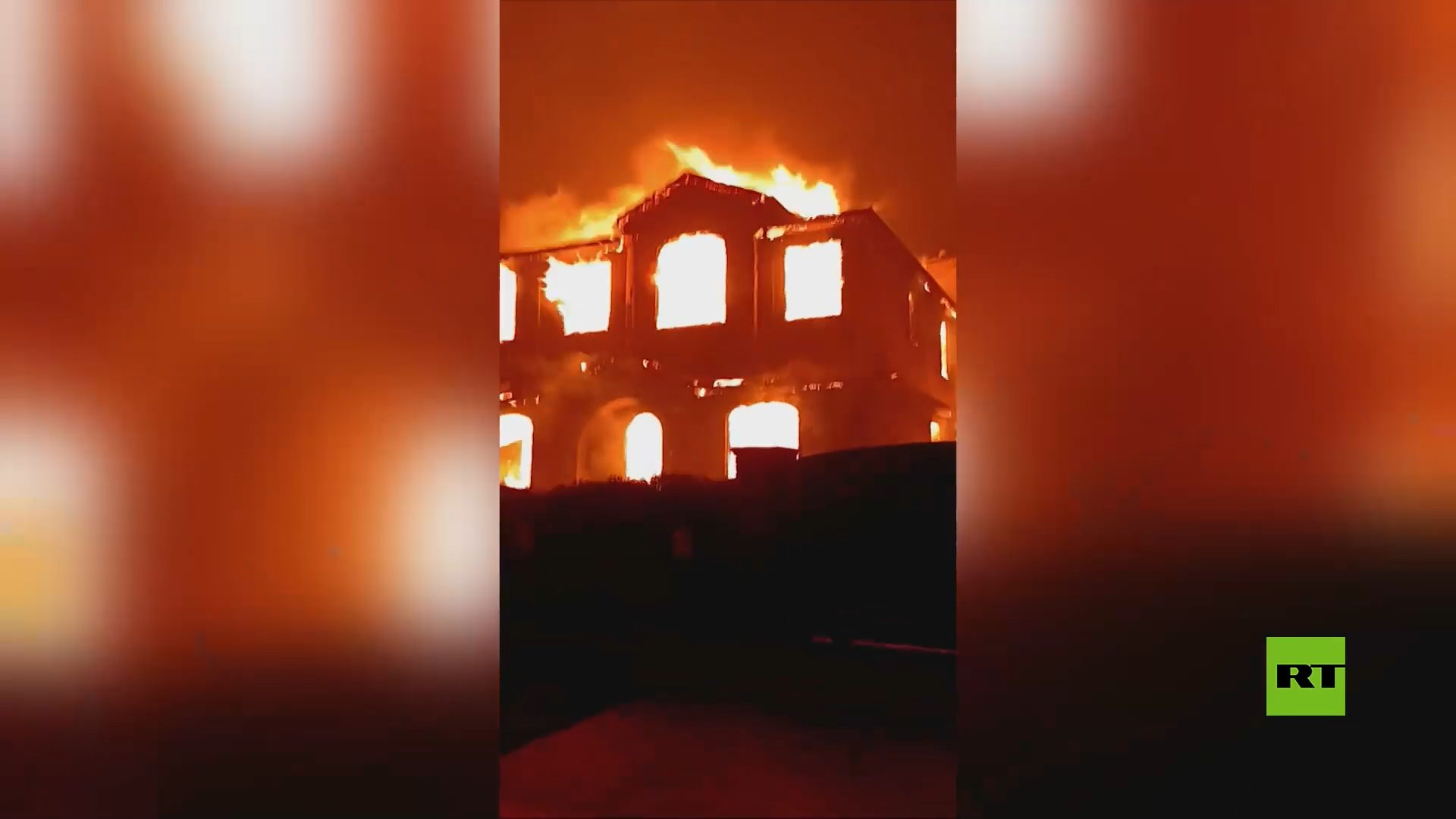 الولايات المتحدة منازل لوس أنجلوس لا تزال تحترق