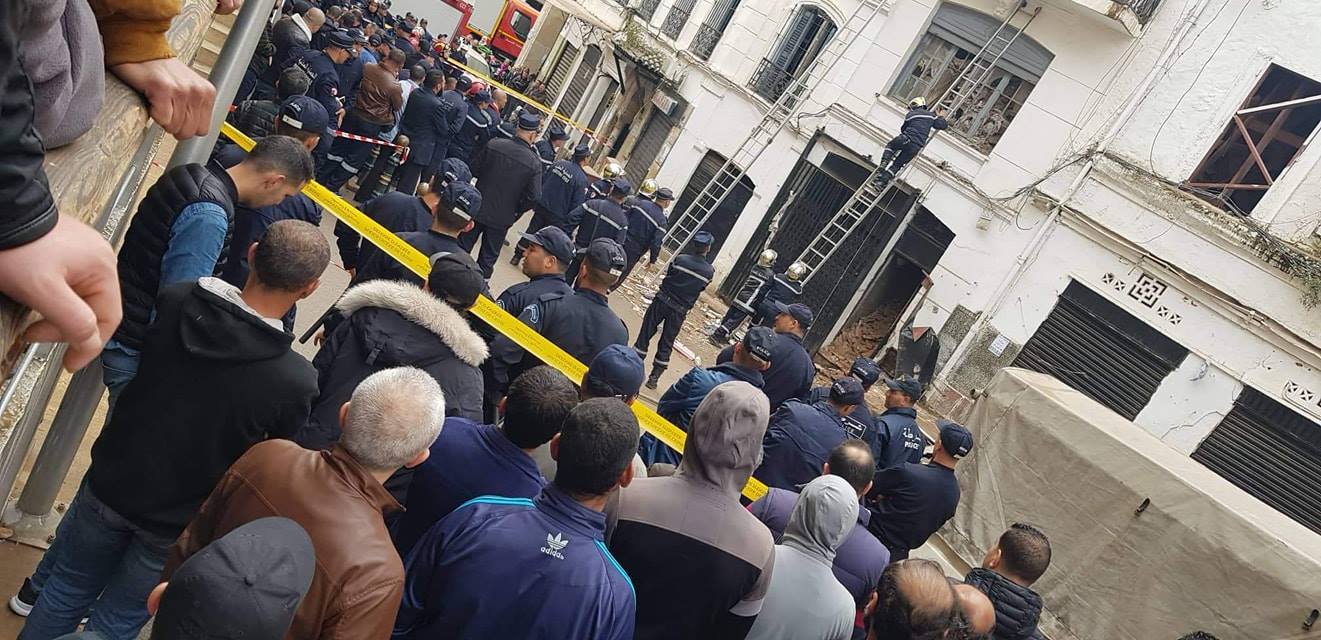 بالفيديو.. لحظة انهيار بناية مؤلفة من أربعة طوابق في الجزائر