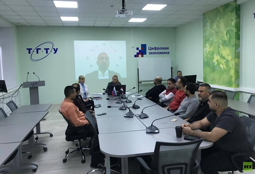روسيا.. جامعة تامبوف التقنية الحكومية تنظم لقاء لخريجيها العراقيين عبر الإنترنت (صور)