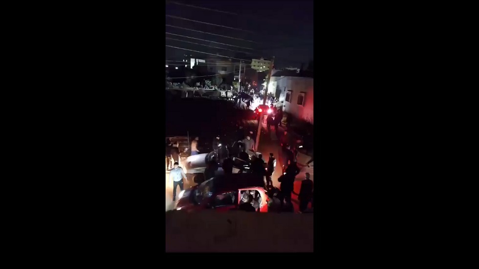 مراسلة RT: مقتل 9 أشخاص في قصف إسرائيلي استهدف موقعا في بلدة طمون بالضفة الغربية (فيديو)