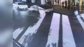 لحظة انفجار تسلا سايبرترك أمام فندق ترامب في لاس فيغاس