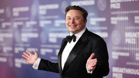 ماسك: منح وسام الحرية الرئاسي لسوروس "مهزلة"