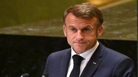 ماكرون: يجب على الولايات المتحدة إقناع روسيا بالجلوس إلى طاولة المفاوضات بشأن أوكرانيا