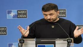 برلماني أوكراني يسخر من عواقب استخدام زيلينسكي لكلمات بذيئة