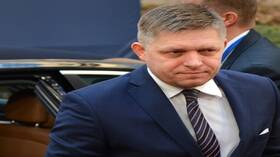 "متسول ومبتز".. وصف فيتسو لزيلينسكي يشعل منصة "إكس"