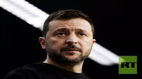 زيلينسكي يوقع على قانون يخص الشباب الأوكرانيين البالغين من العمر 17 عاما