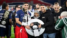 أشرف حكيمي يتحدث لأول مرة عن الطلاق ووضع ثروته باسم أمه (فيديو)