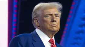 بلومبرغ: فريق ترامب يعكف على وضع خطة لإنهاء الصراع في أوكرانيا