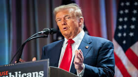 "بلومبرغ": ترامب يخطط لإعادة تطبيق "استراتيجية الضغط الأقصى" على إيران