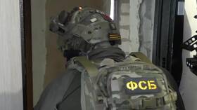 الأمن الروسي: اعتقال أحد سكان سيفاستوبول بتهمة التخابر مع نظام كييف (فيديو)