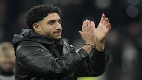 رسميا.. عمر مرموش يودع بـ"الدموع" زملاءه والجماهير (فيديو)