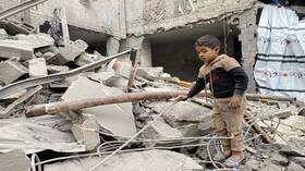 الجيش الإسرائيلي يلقي منشورات مصورة ساخرة من الإبادة في قطاع غزة (صورة)