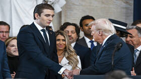 "لدي ابن طويل جدا".. ترامب يتباهى بنجله بارون (فيديو+ صور)