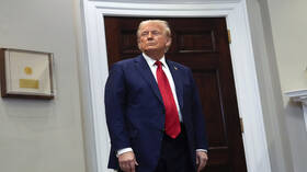 وصف الرئيس الروسي بـ"الذكي".. ترامب يأمل في لقاء بوتين "قريبا جدا" ولا يستبعد فرض عقوبات على روسيا