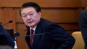 في أول ظهور له أمام المحكمة الدستورية.. رئيس كوريا الجنوبية المعزول ينفي اتهامات بالتمرد