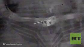 بالفيديو.. بدقة عالية مسيّرة روسية تدمّر مدفعا أوكرانيا ذاتي الحركة