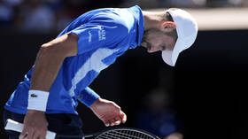 وسط صيحات الاستهجان.. دجوكوفيتش ينسحب أمام زفيريف في أستراليا المفتوحة