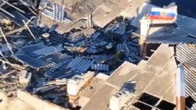 رفع العلم الروسي في بلدة استراتيجية جديدة بدونيتسك بعد تحريرها