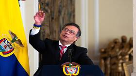 رئيس كولومبيا يعلن فرض رسوم بنسبة 25% على الصادرات الأمريكية للبلاد