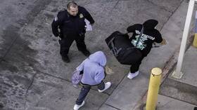 ترامب يعتزم ترحيل جميع المهاجرين غير الشرعيين المحتجزين على الحدود الأمريكية