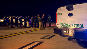 الجمهوريون يستهدفون المهاجرين الذين يعودون بعد الترحيل