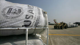 الولايات المتحدة تعلق مساعداتها لباكستان مؤقتا