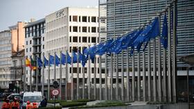 المفوضية الأوروبية: الاتحاد الأوروبي قد يعيد العلاقات المصرفية مع سوريا