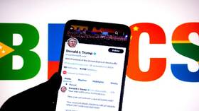 ترامب يحذر "بريكس" من التخلي عن الدولار ويهددها بالانتقام