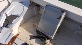 أمريكي ينتشل أجزاء من طائرة منكوبة تحطمت في نهر بواشنطن