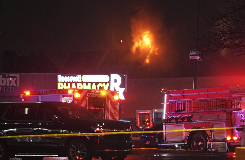 أنباء أولية عن سقوط قتلى في تحطم طائرة في فيلادلفيا الأمريكية واشتعال النيران في منازل (فيديوهات)