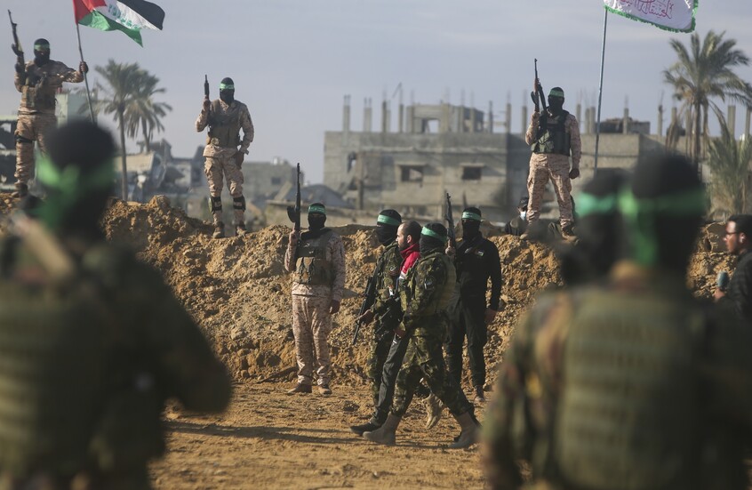 بيان "حماس" بعد الإفراج عن 3 رهائن إسرائيليين