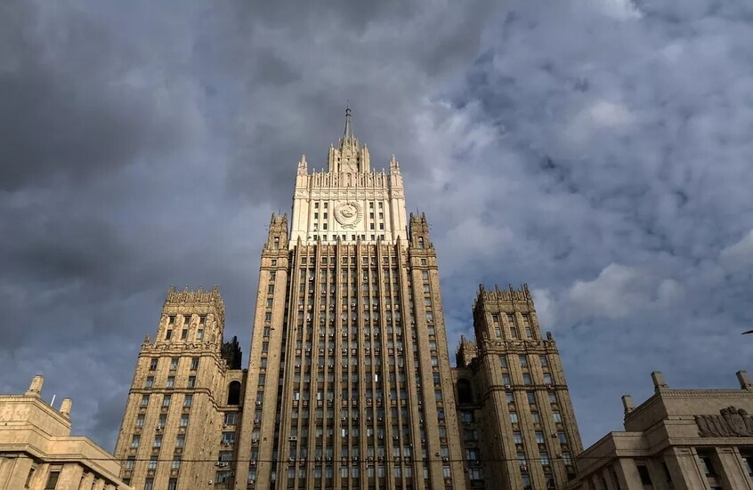 الخارجية الروسية تؤكد أهمية عرض الممارسات الدموية للقوات الأوكرانية على كل المنابر الدولية