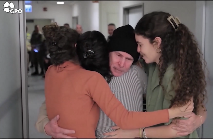 مشاهد للقاء الأسير الإسرائيلي الأمريكي كيث سيغال مع بناته