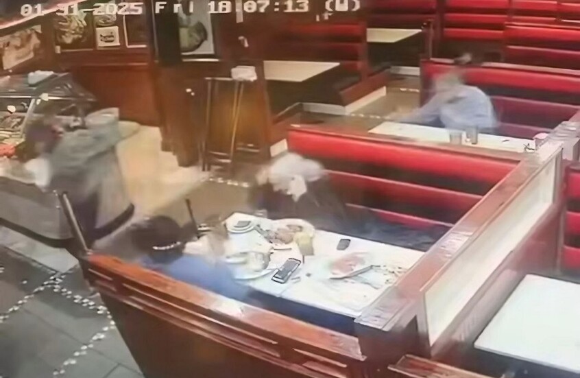 نجاة أمريكي بأعجوبة من شظية كادت أن تودي بحياته جراء تحطم طائرة
