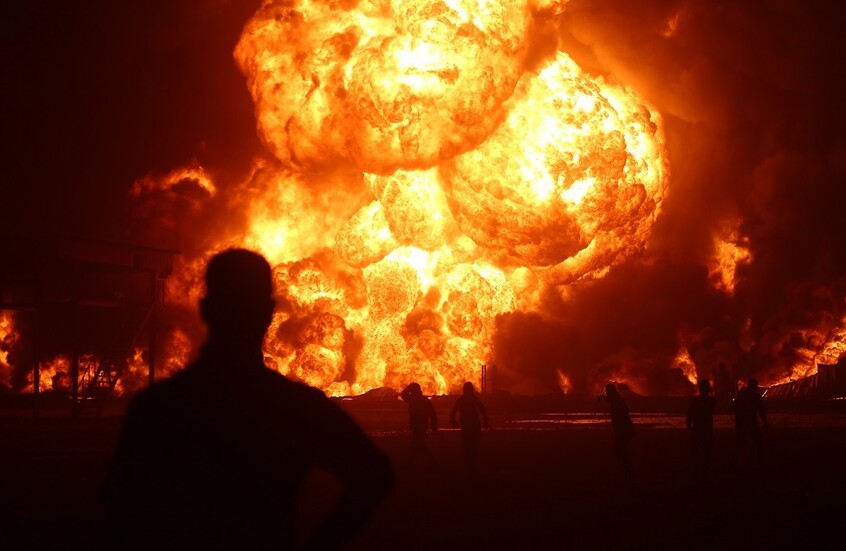 الولايات المتحدة.. انفجار وحريق هائل في مصفاة نفطية (فيديوهات)