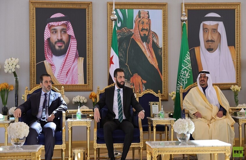 وصول الرئيس السوري ووزير خارجيته إلى الرياض في أول زيارة رسمية (فيديو)