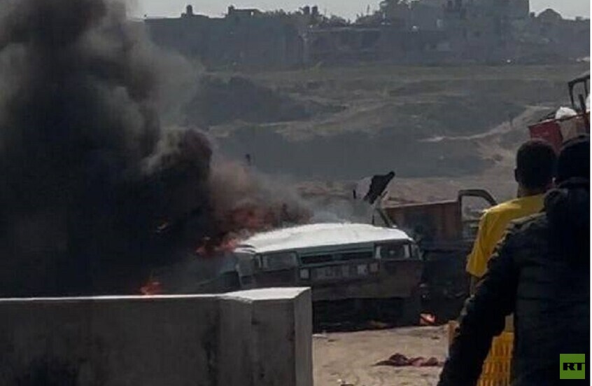 مقتل طفل فلسطيني بقصف إسرائيلي استهدف سيارة وسط قطاع غزة