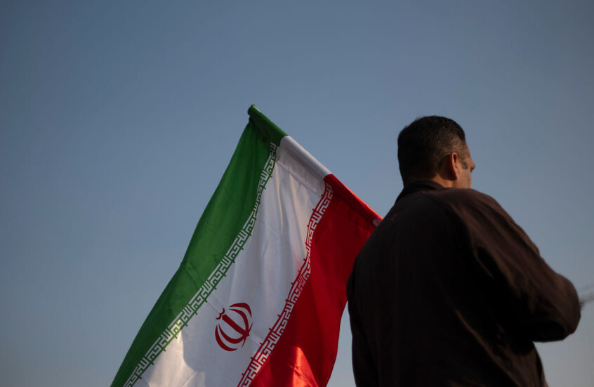 تعليق إيراني بشأن "حقائب أموال ترسل إلى لبنان"