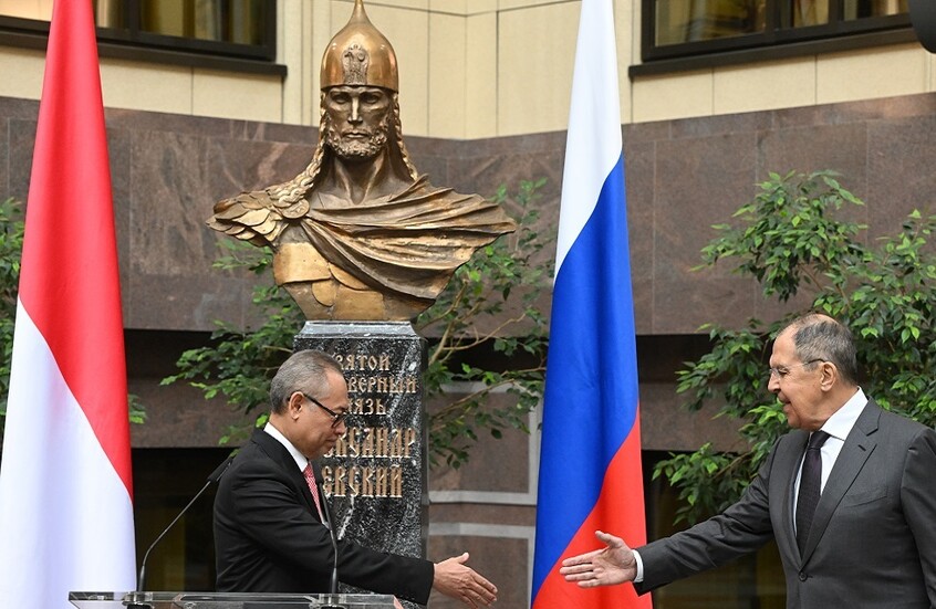 لافروف: روسيا ترى في إندونيسيا شريكا رئيسيا لها في آسيا والمحيط الهادئ